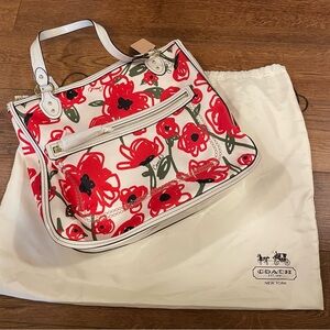 New COACH EAST/WEST HALLIE POPPY SIGNATURE PRINT TOTE #22442